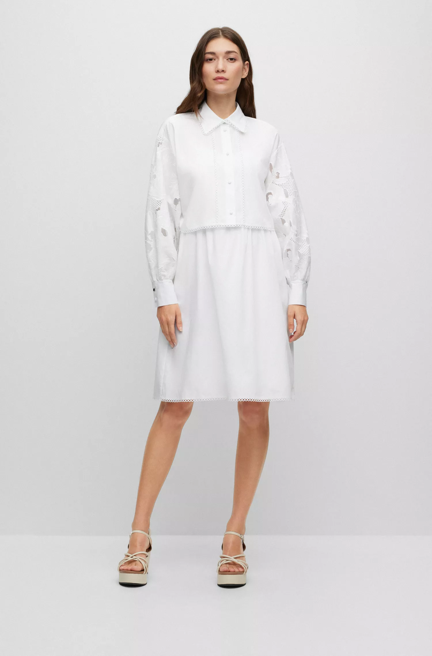 Vestido preto BOSS de corte relaxado em puro algodão com bordado inglês.
