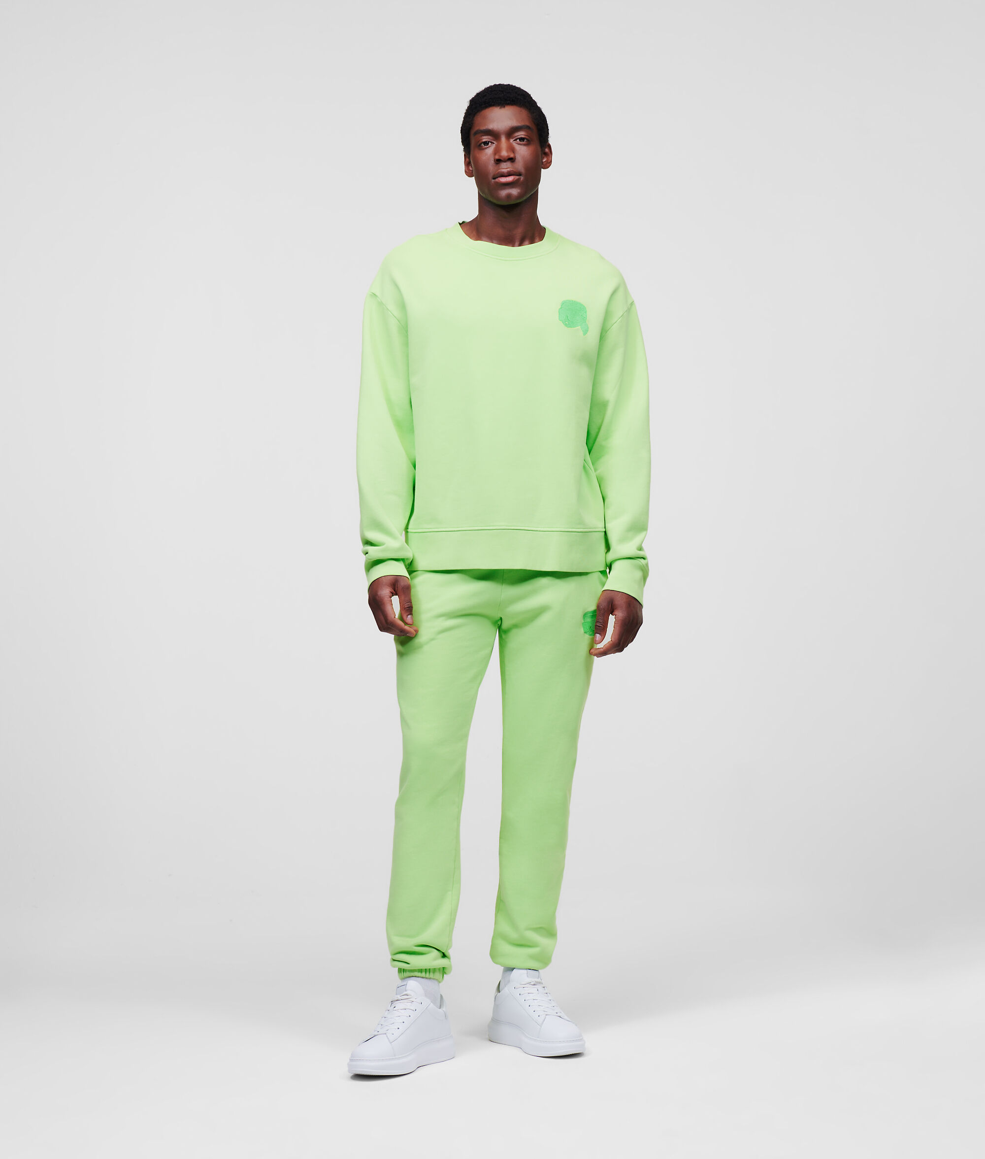 SWEAT-SHIRT TON SUR TON AVEC ÉCUSSON KARL IKONIK