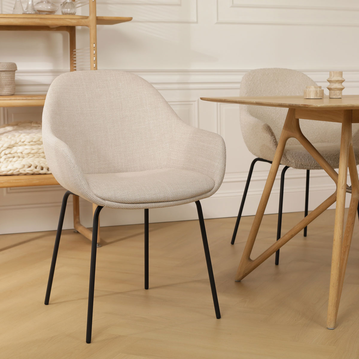Eetkamerstoel Nora-Mae beige - zwart onderstel