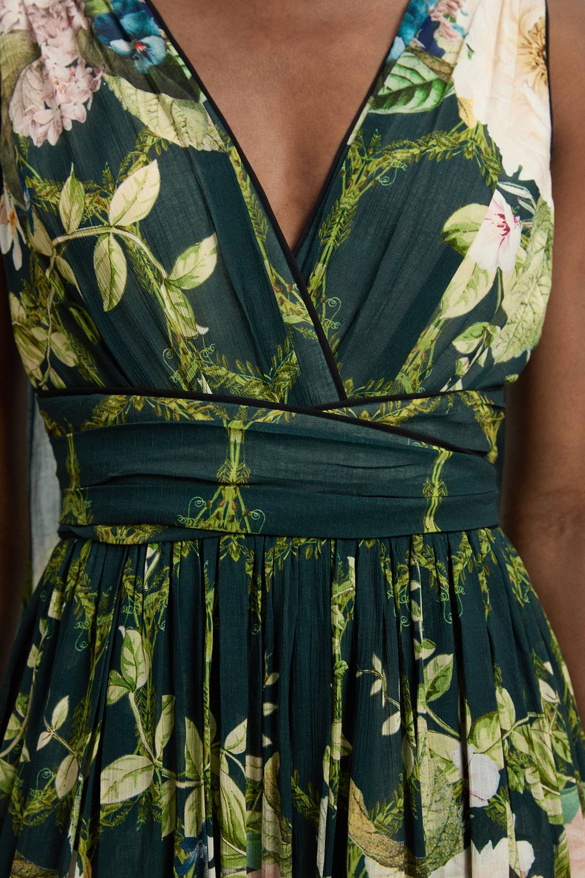 KarenMillen Robe Maxi En Georgette Froissée À Imprimé Floral Et Col Licou