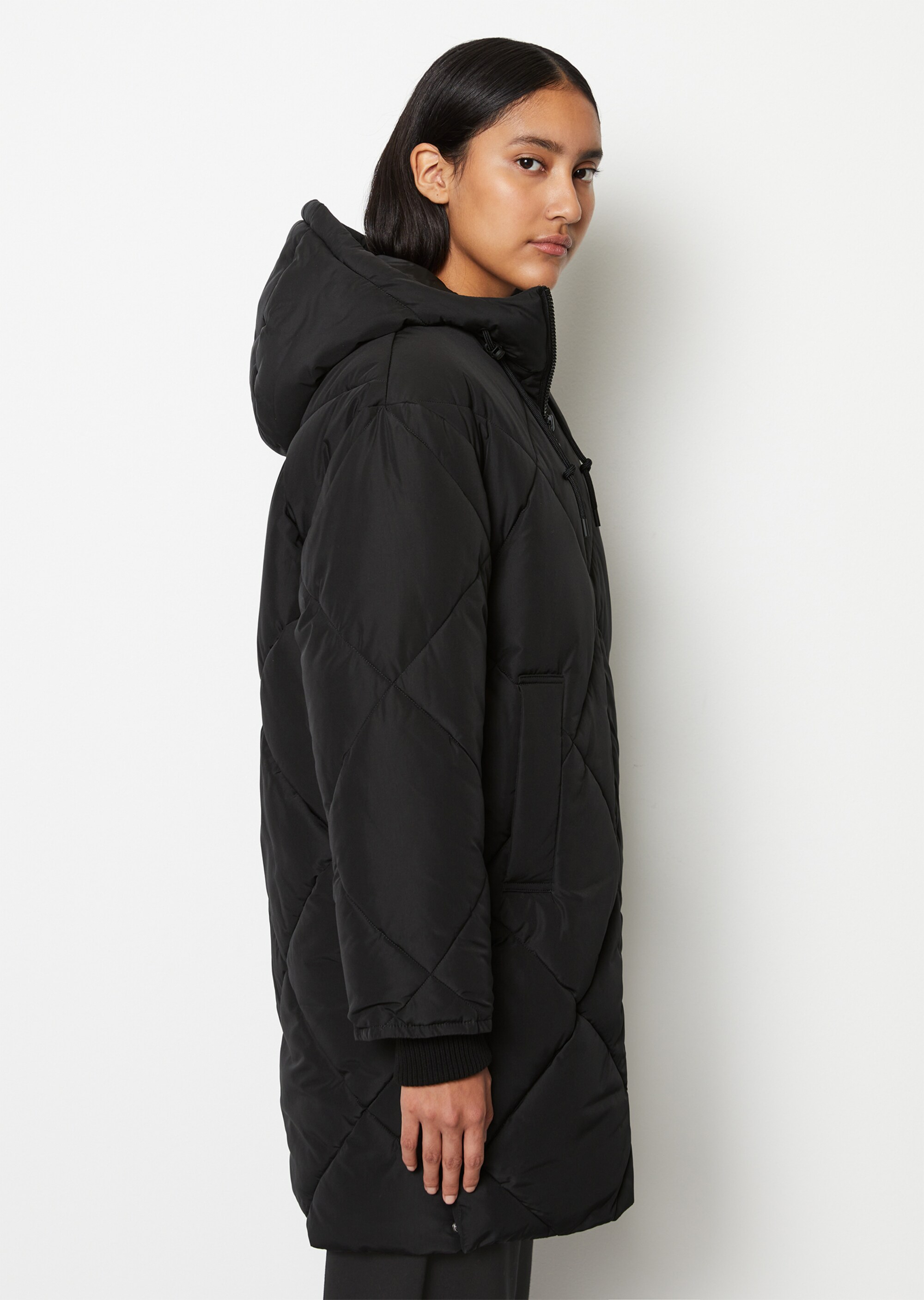 Lange Pufferjacke relaxedaus recycelten Materialien