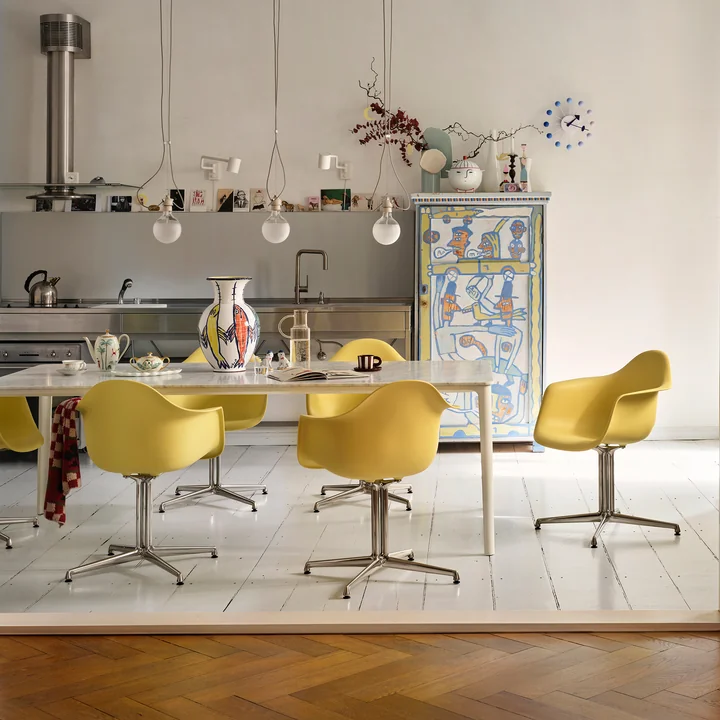 Vitra - Eames Plastic Armchair DAL RE, poliert / tiefschwarz (Filzgleiter basic dark)