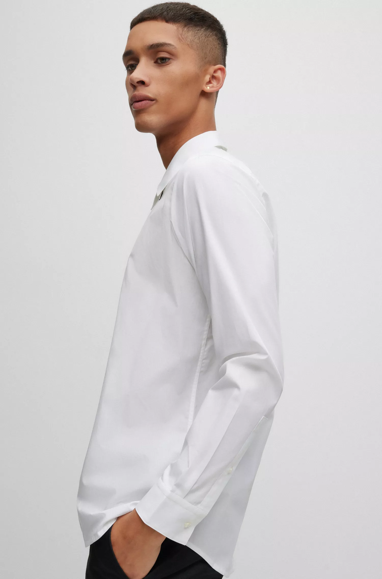 Camisa HUGO vermelha, moderna, de algodão, fácil de passar e com fecho de zíper.