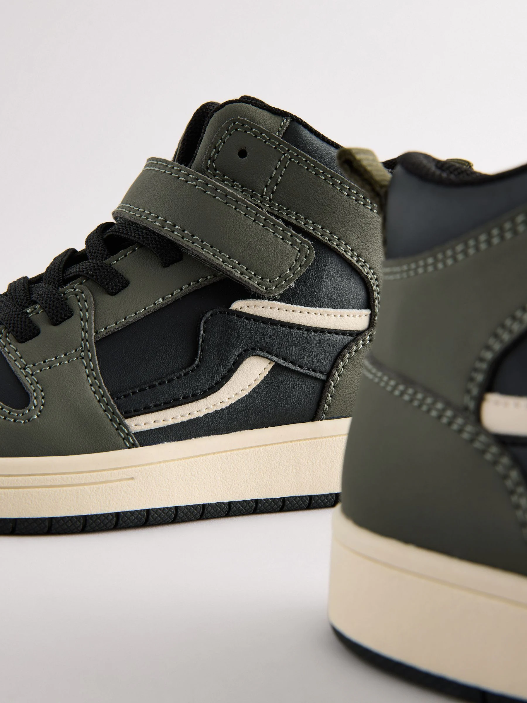 Kakigroen - Hoge sneakers met elastische veters
