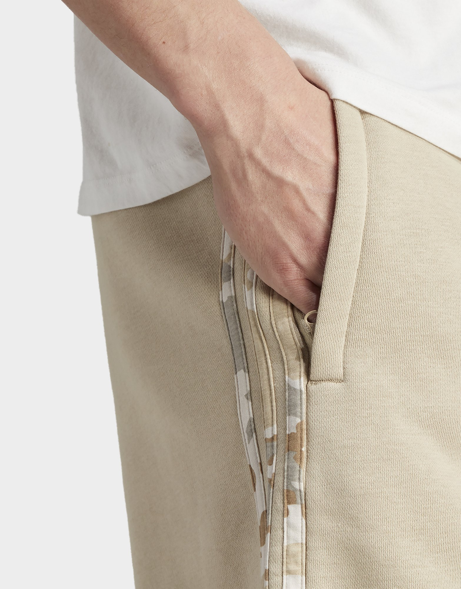 adidas Short graphique bandes et motif camouflage