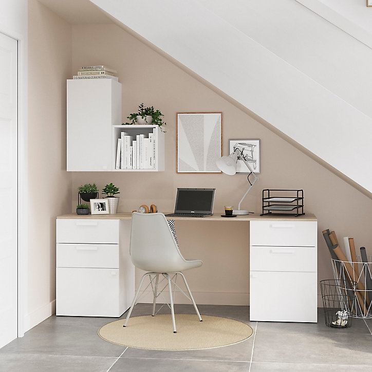 Bureau avec meubles suspendus blancs et effet chêne GoodHome Atomia L. 260 cm