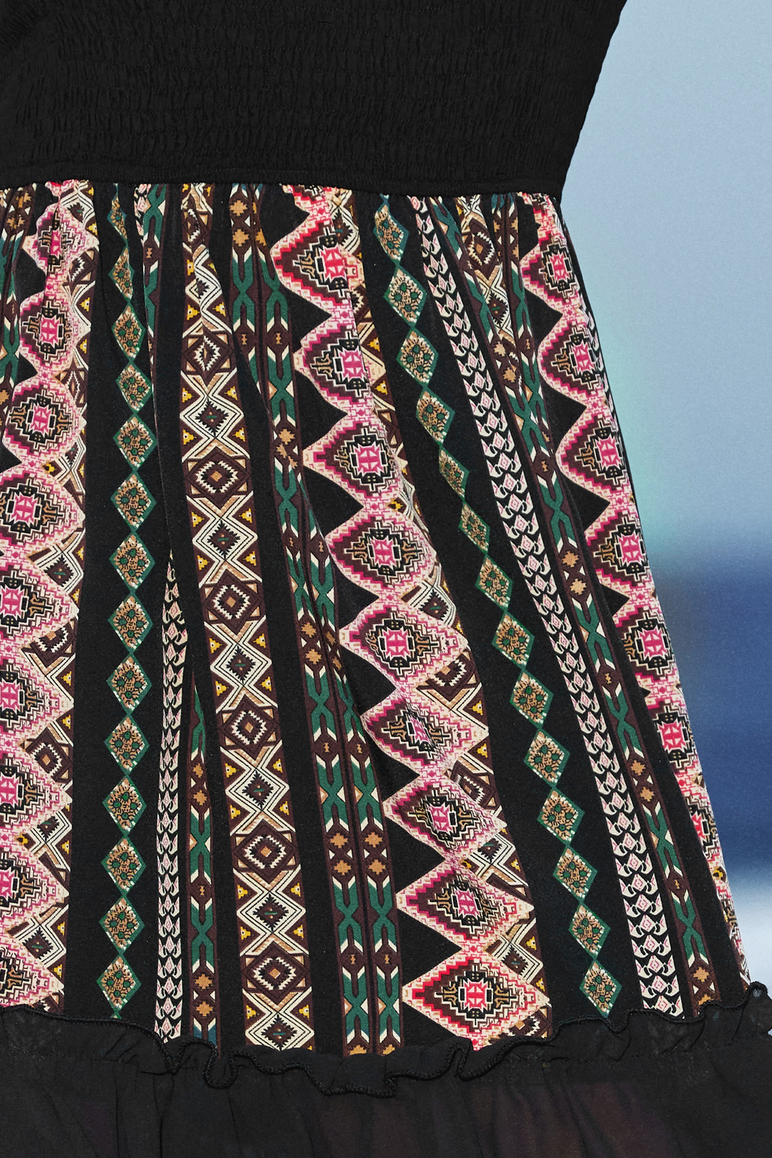 Robe tube boho en mesh à smocks noire