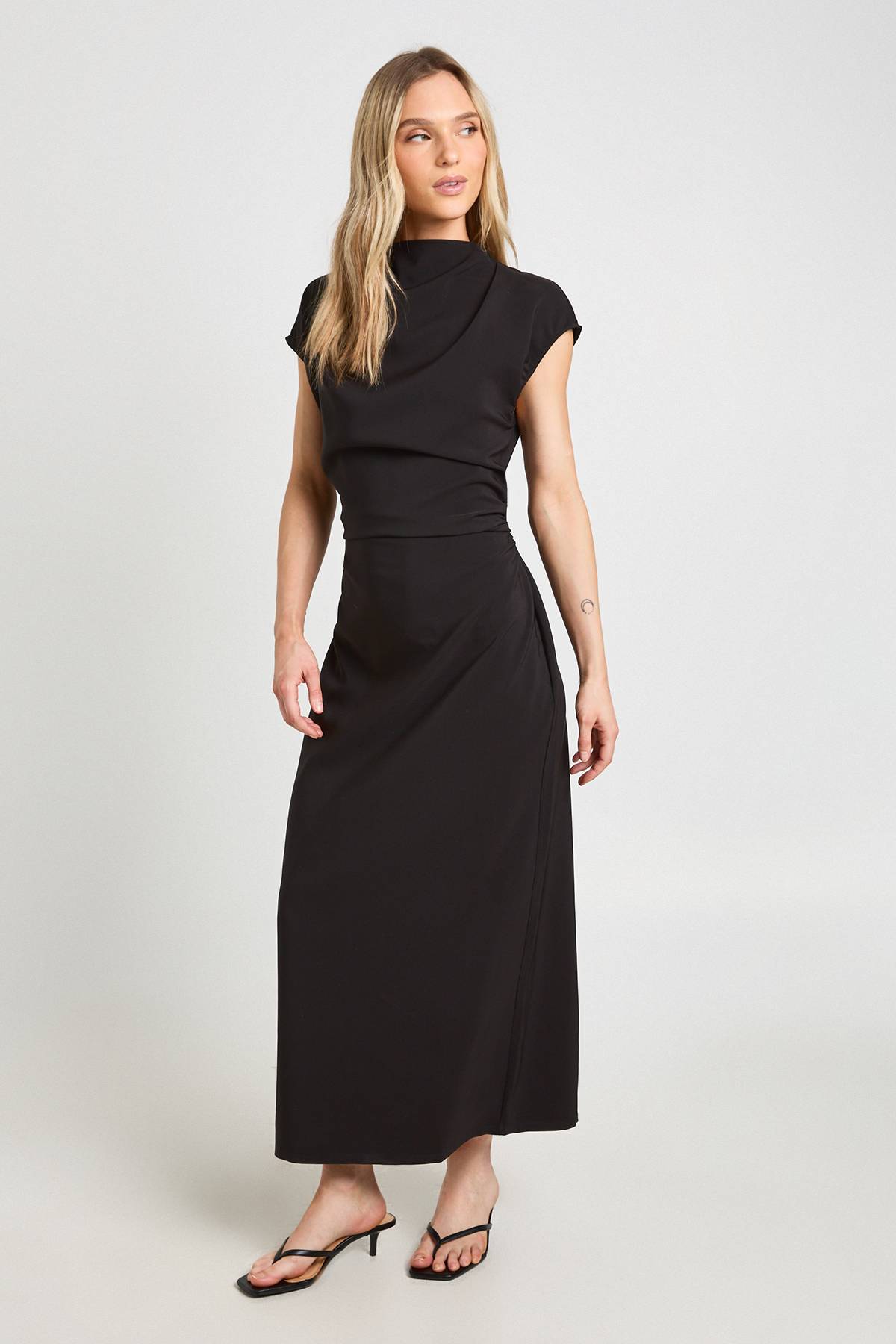 boohoo Robe Mi-longue Petite Taille Dos Ouvert Avec Taille Froncée