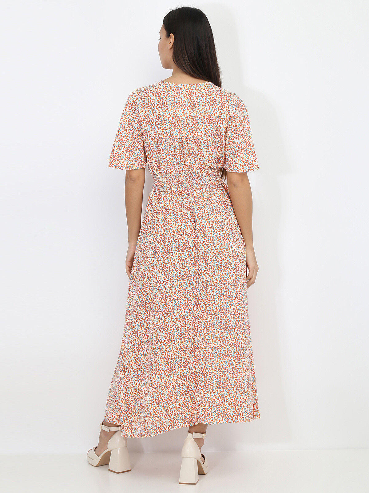 Robe longue fendue à pois et smockée- beige_multicolore