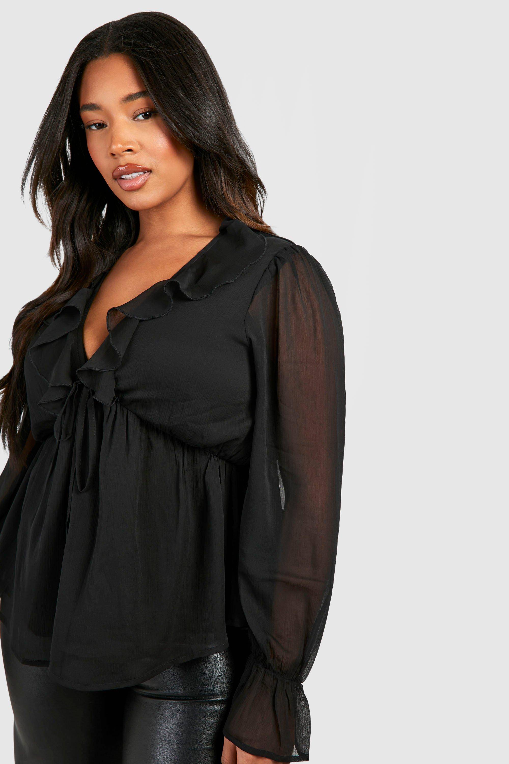 boohoo Plus Haut smocké à volants avec noueur frontal pour grandes tailles