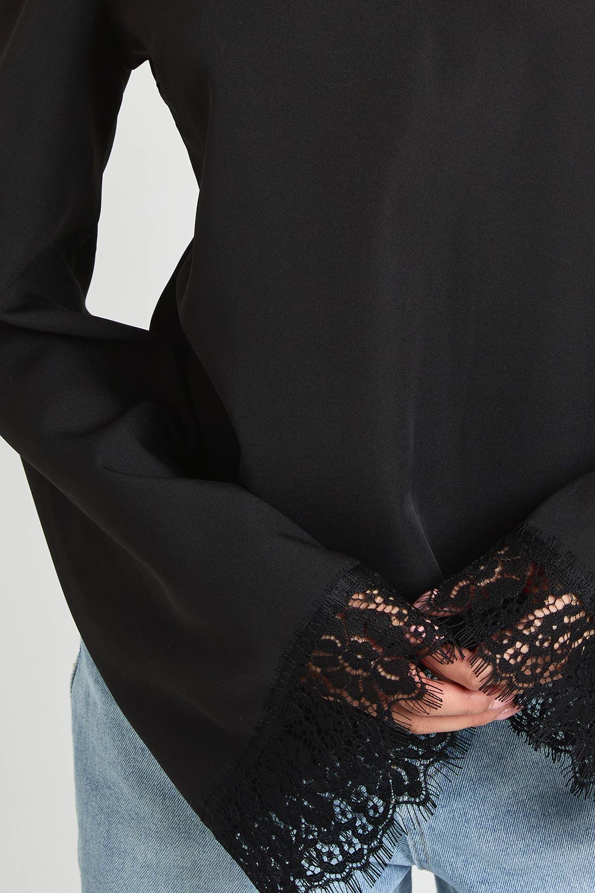 boohoo Chemisier À Manches Évasées Avec Poignets En Dentelle