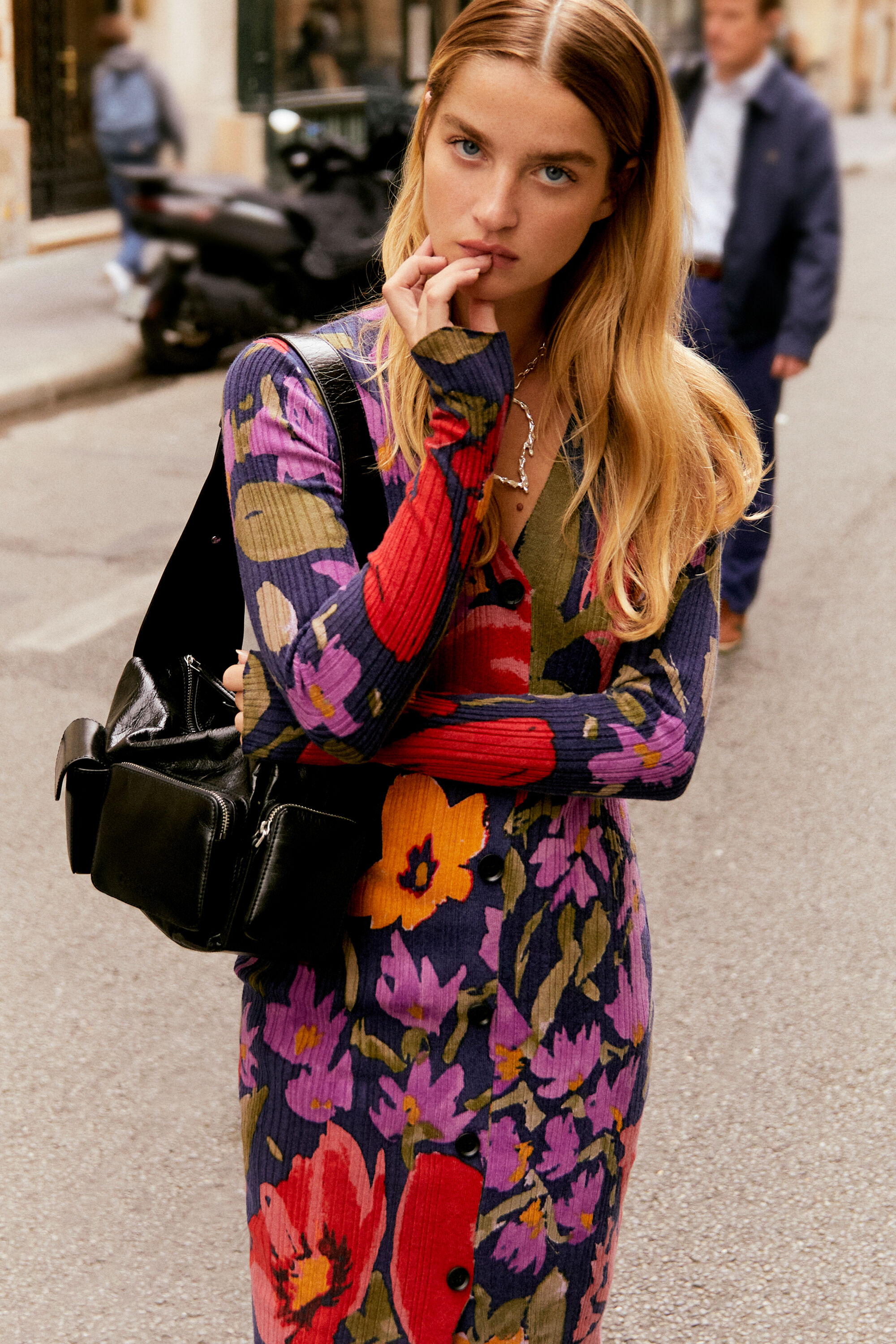 Vestido midi floral de tricô