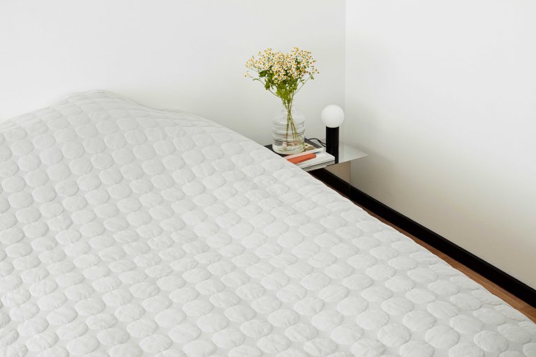 Hay Mega dot bedsprei 235x245 light blue