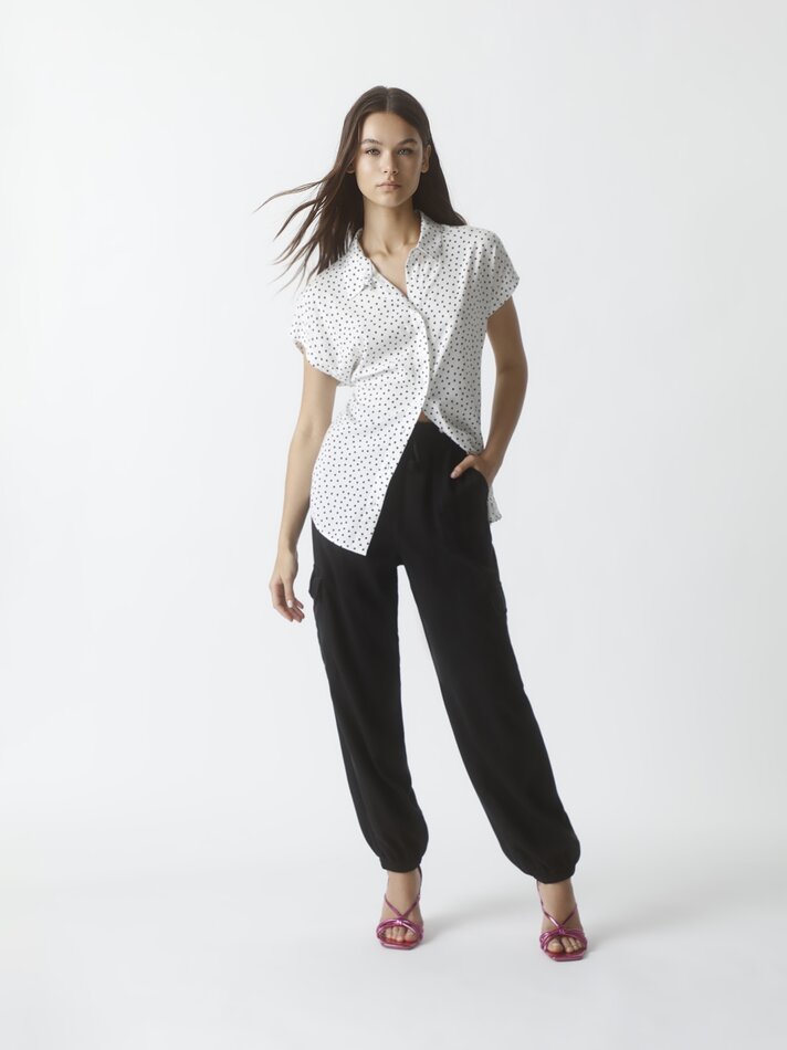 Blusa fluida sem mangas - Branca/preta