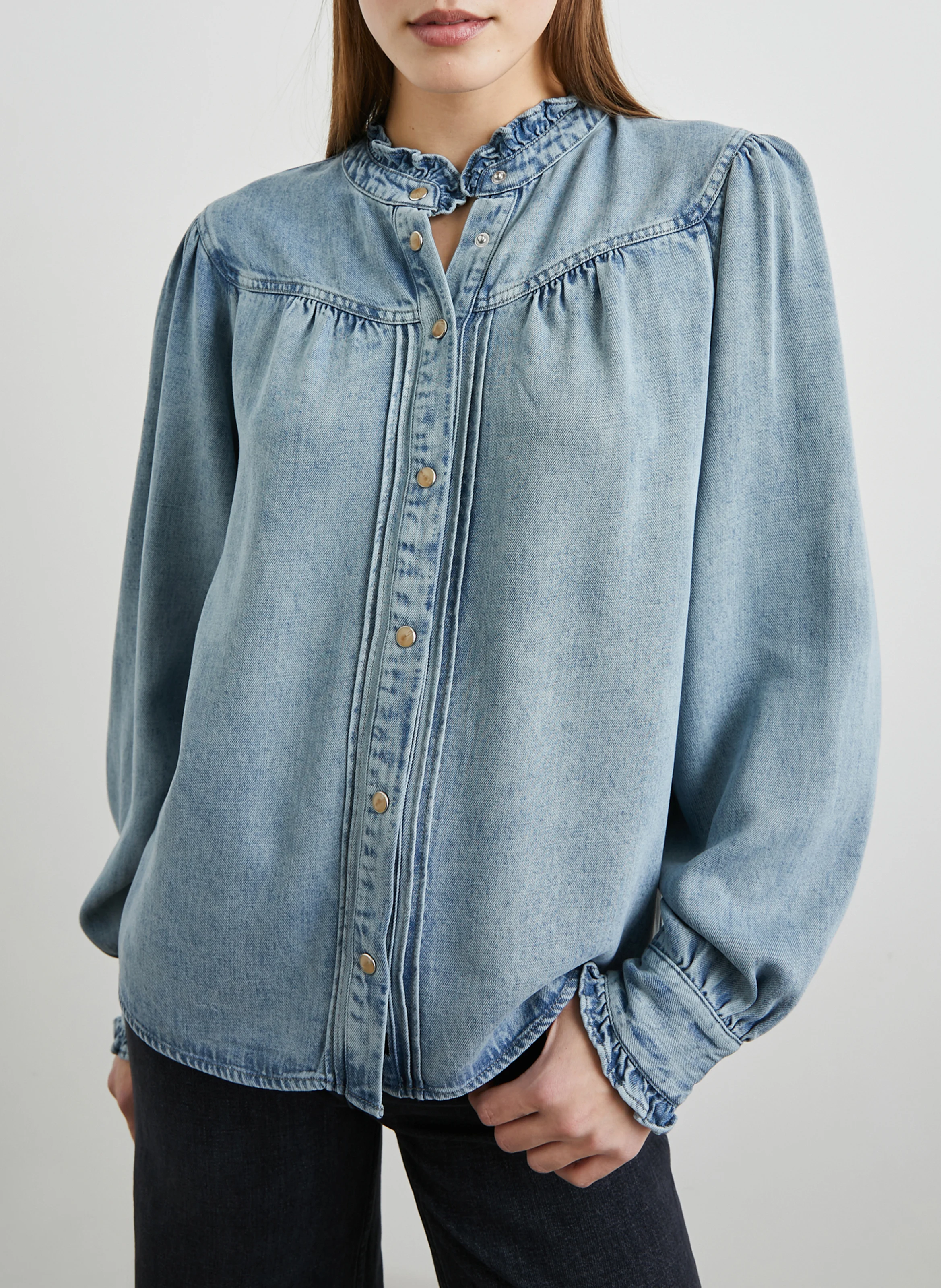 ALANNA - Chemise col rond à volants | Bleu