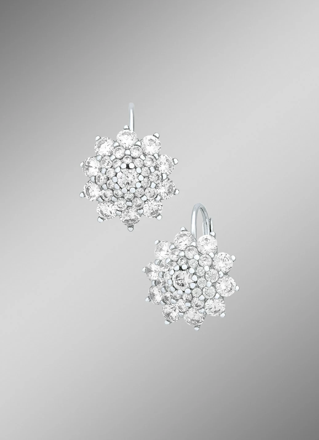 Eleganz in Silber: Ohrringe mit Zirkonia