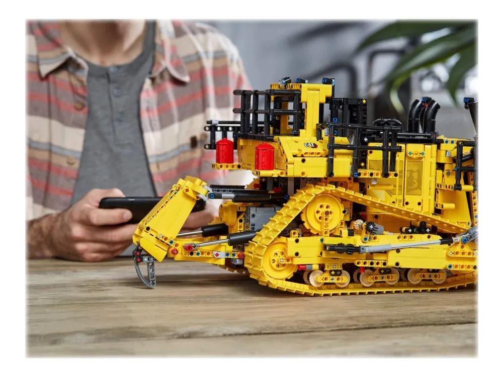 LEGO Technic 42131 Cat D11T-bulldozer