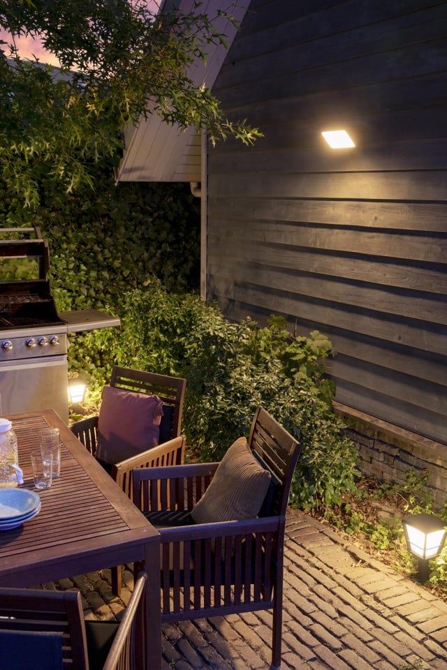Philips Hue - Discover Black Outdoor- White & Color Ambiance