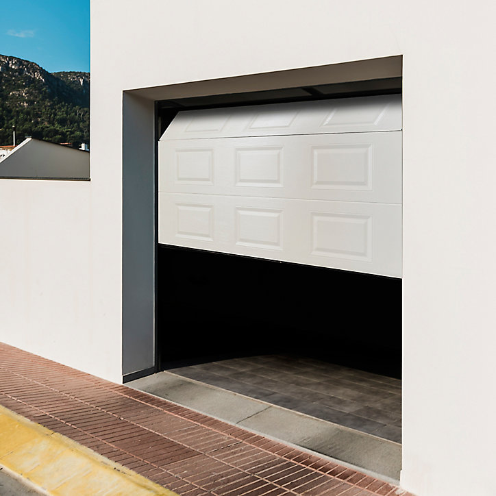 Porte de garage sectionnelle à cassettes acier GoodHome blanc RAL 9010 - L.240 x h.200 cm - motorisée (en kit)