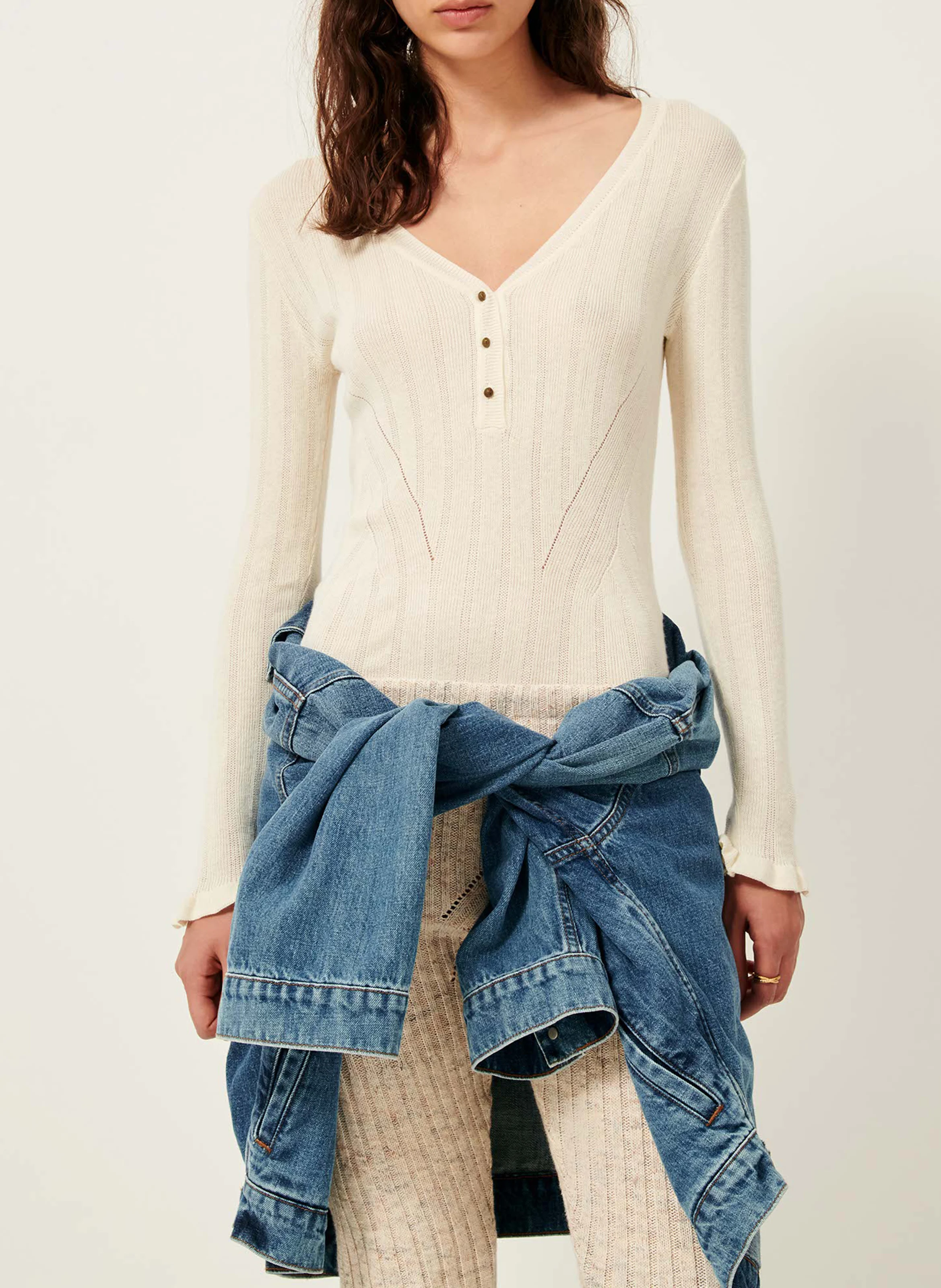 ESTE - Pull fin ajusté col V en coton et cachemire | Beige