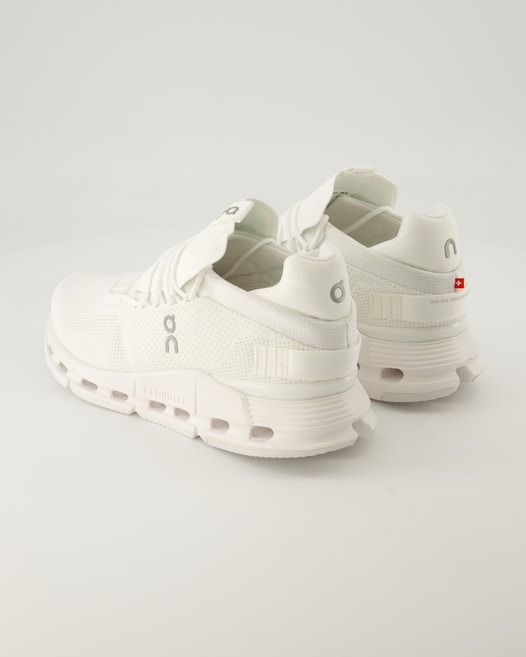 ON Running Cloudnova Sportschuhe in Weiß