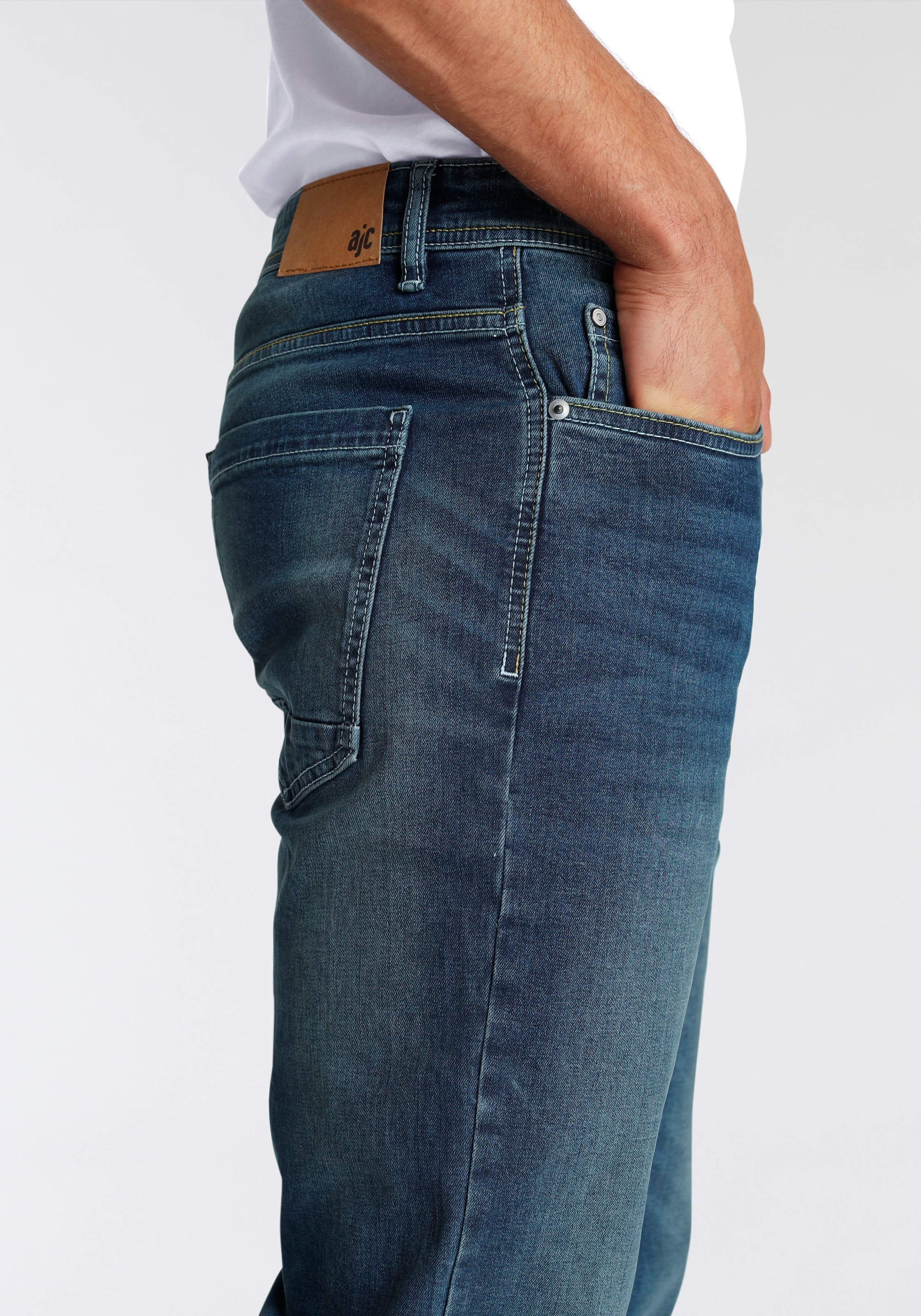 AJC Straight-Jeans gerade geschnitten,  Used-Look-Waschung,  niedrige Leibhöhe