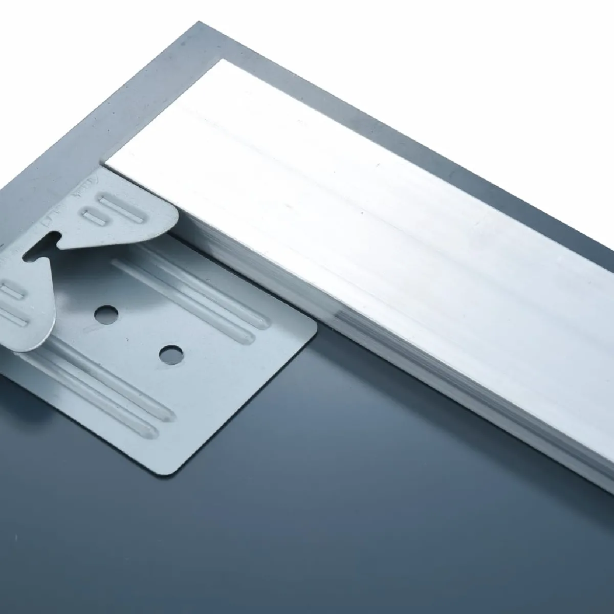Decoshop26 Miroir LED salle de bain - Argenté - 100 x 60 cm