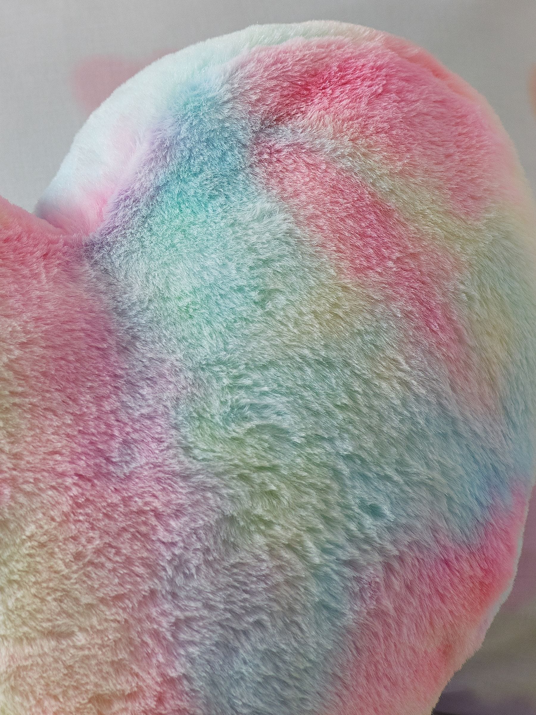 Kussen met hartjes en regenboogkleuren met kleurverloop