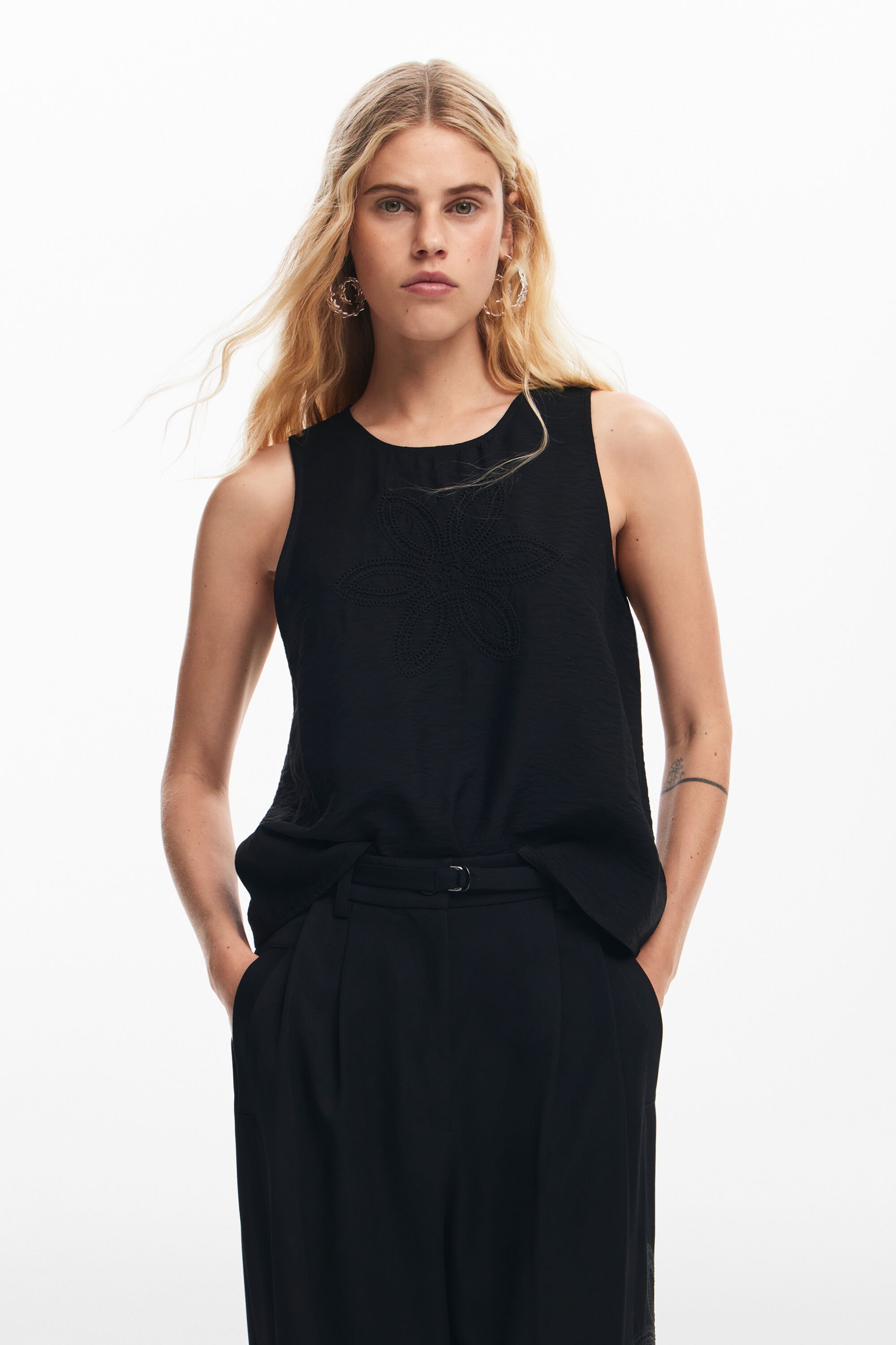 Blusa bordado flor