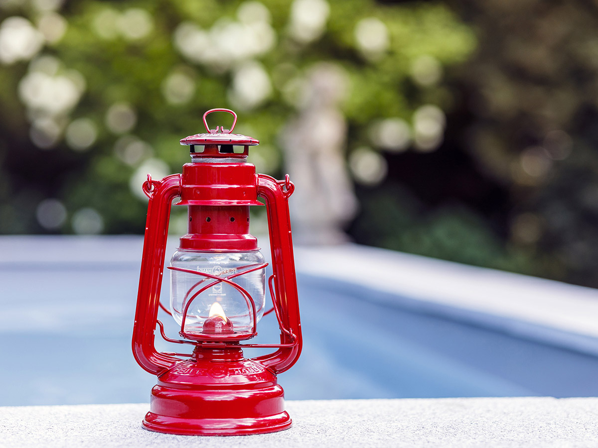 Feuerhand Baby Special 276 Ruby Red stormlamp