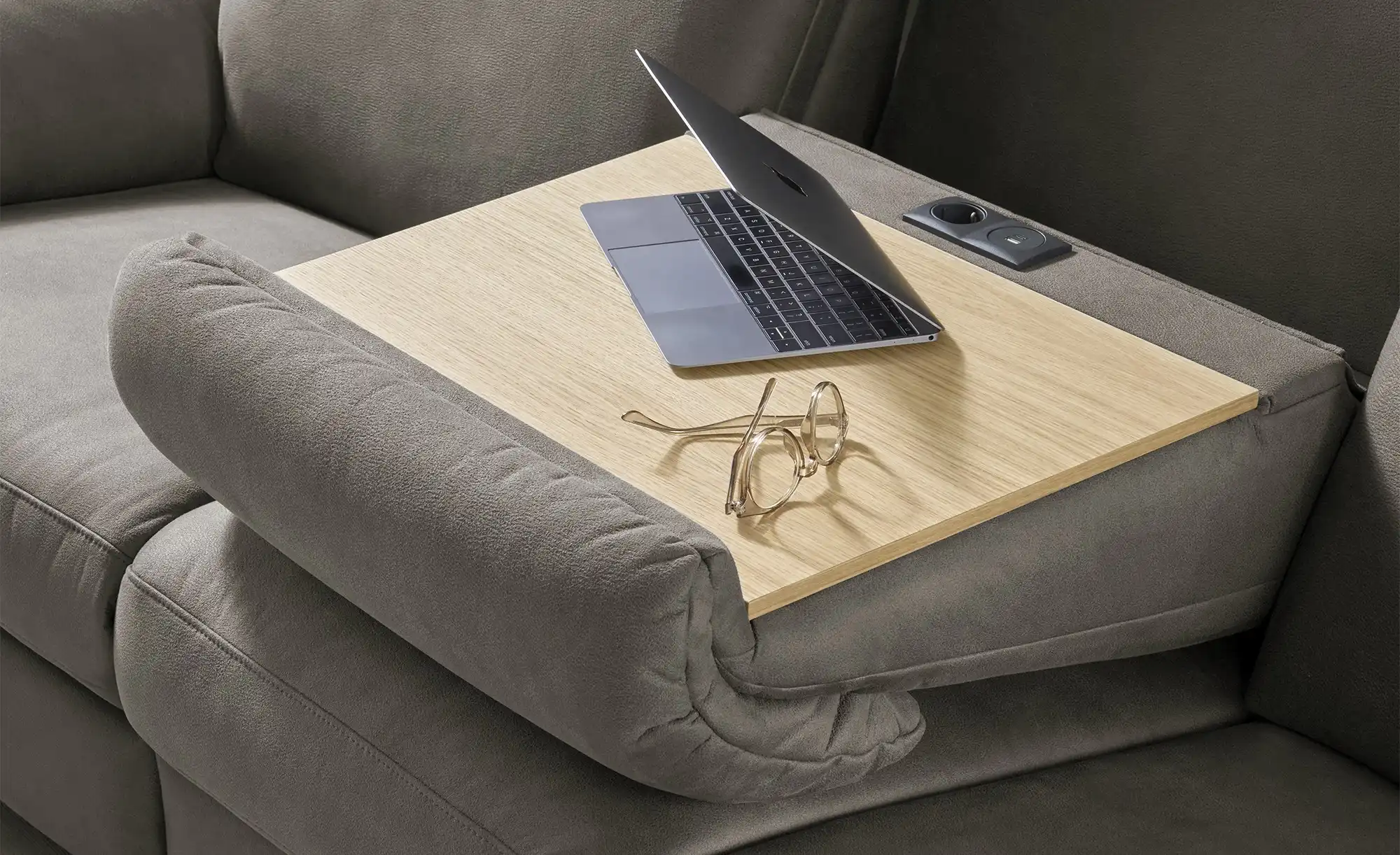 Wohnwert Trapezsofa mit USB Anschluss Melina