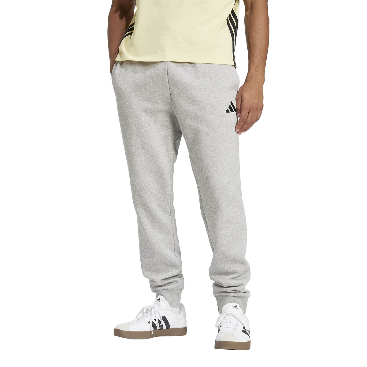 ADIDAS ROUPAS ESPORTIVAS<br>Calça de Moletom Essential Feelcozy