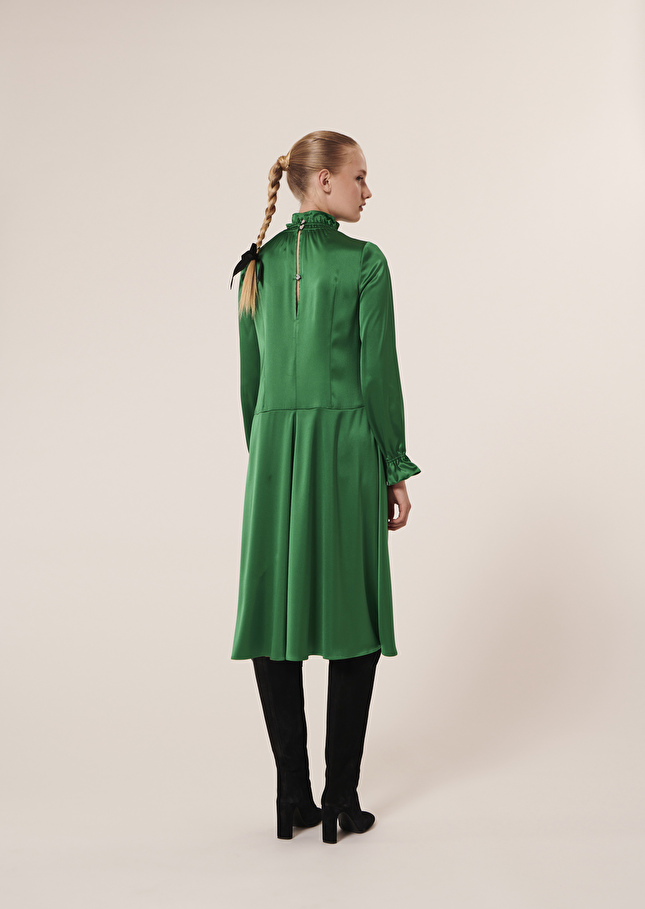 Robe Ronnieverte en satin fluide