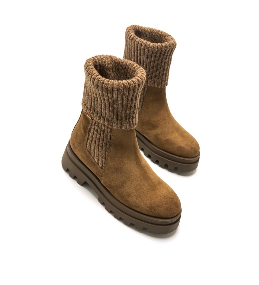 Botas de cano curto Mustang Casual em couro marrom, modelo 52732.