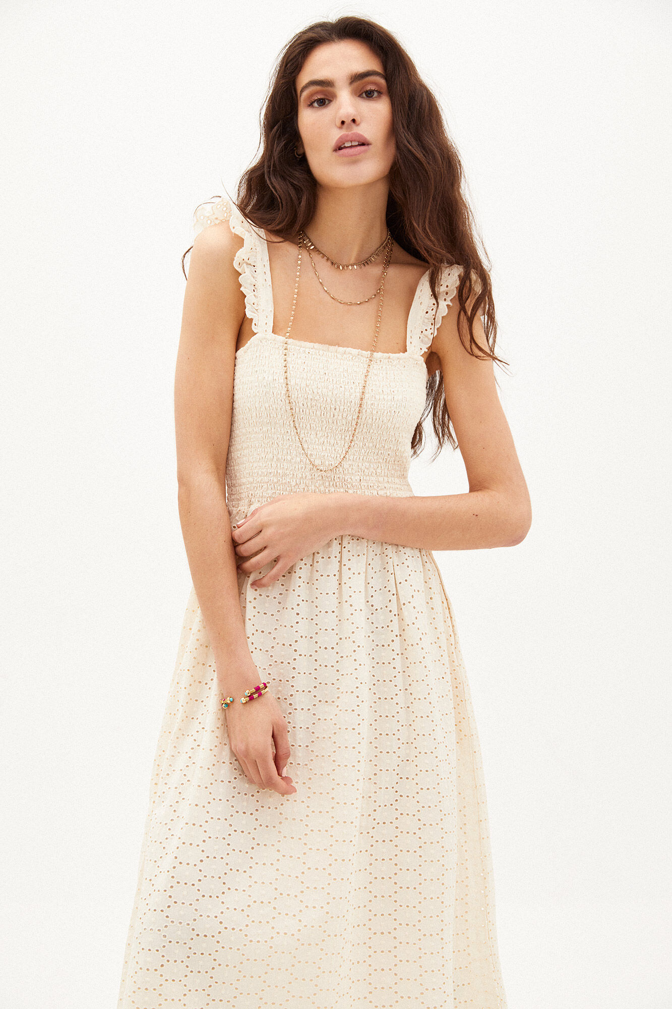 Fátima. Vestido midi bordado suíço - Bege