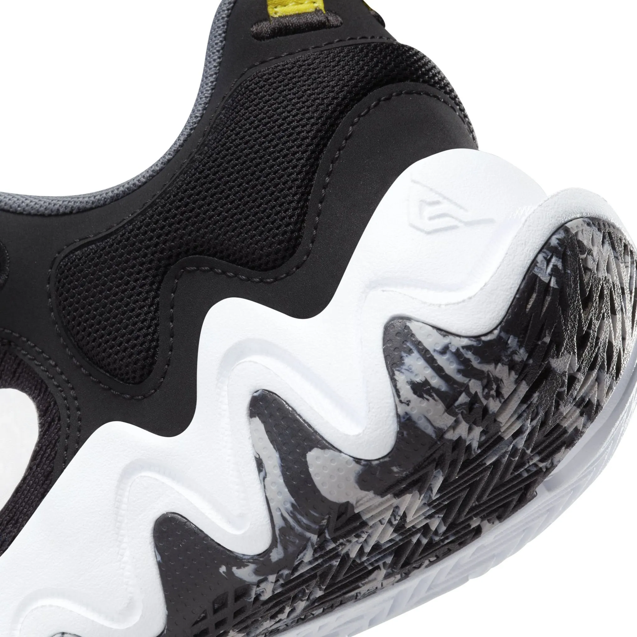 Nike Soulier Giannis Immortality 2 Pointures 4-7