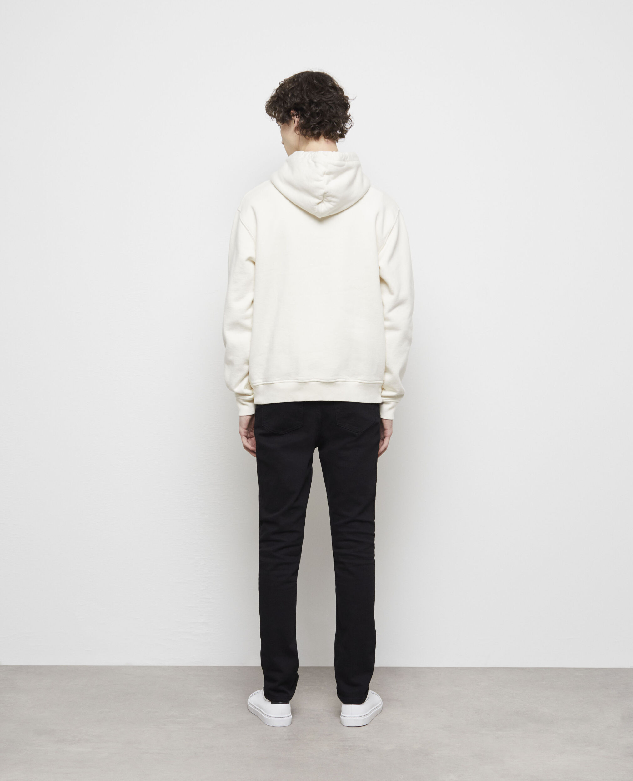 Sweat écru à capuche et poche kangourou