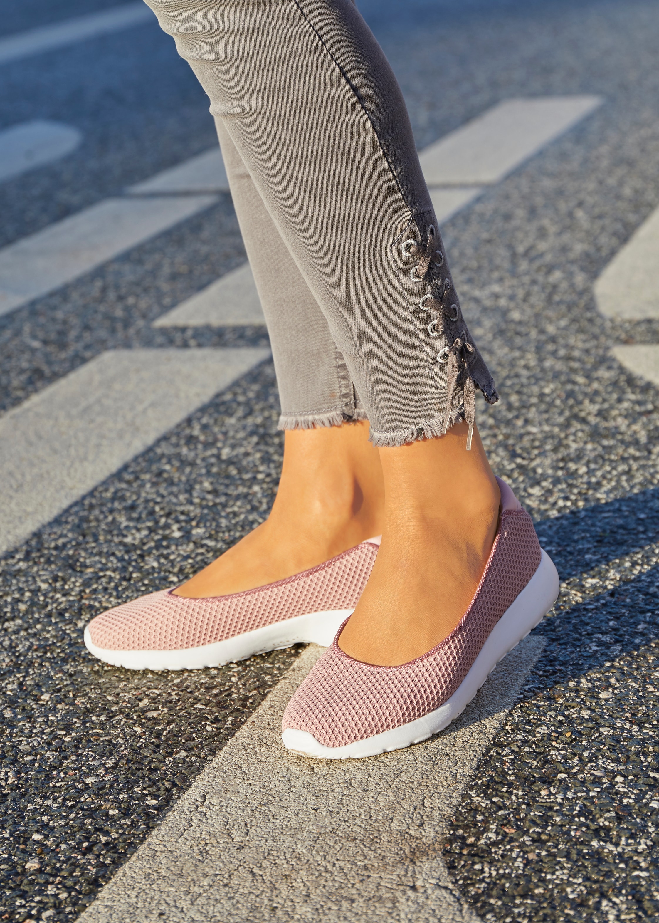 LASCANA Ballerina »Freizeitschuh, Slipper, Halbschuh,«  zum Reinschlüpfen, leichte Mesh-Optik VEGAN