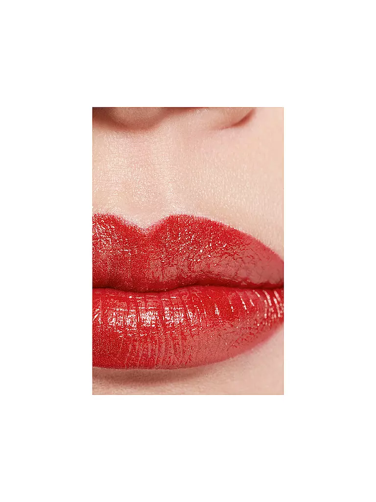 CHANEL FARBINTENSIVER LIPPENSTIFT. KONZENTRIERTE LEUCHTKRAFT UND PFLEGE. NACHFÜLLBAR 2G beere