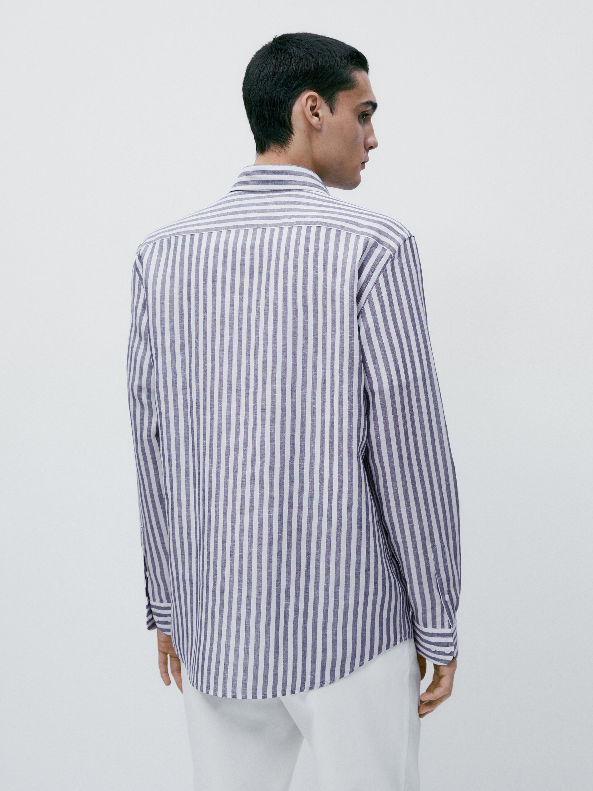 Camisa listrada em linho e algodão, modelagem regular - AZUL MARINHO