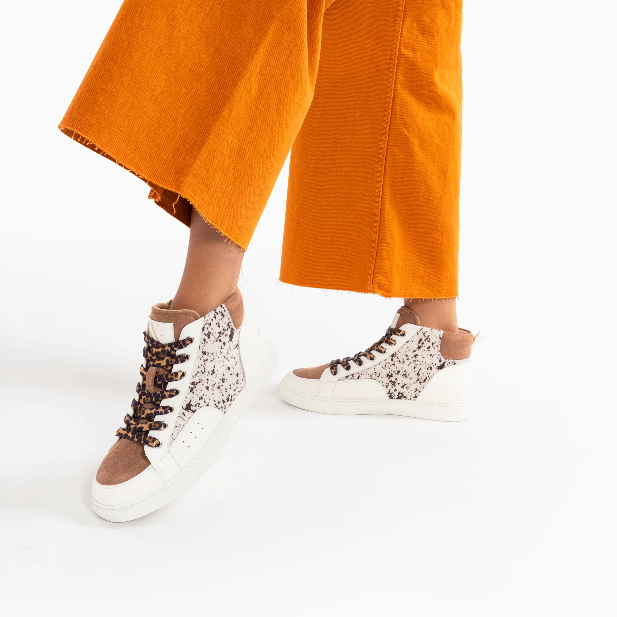 Sneakers-Baskets montantes Gwen blanc et marron à lacets léopard