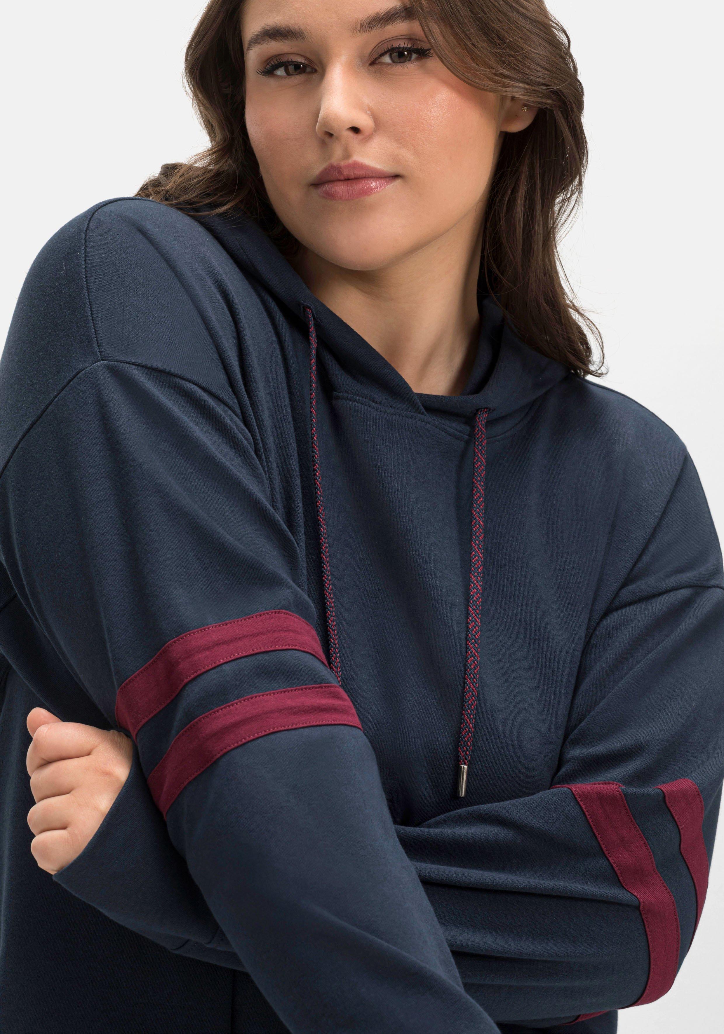 Kapuzensweatshirt mit Zierstreifen am Ärmel