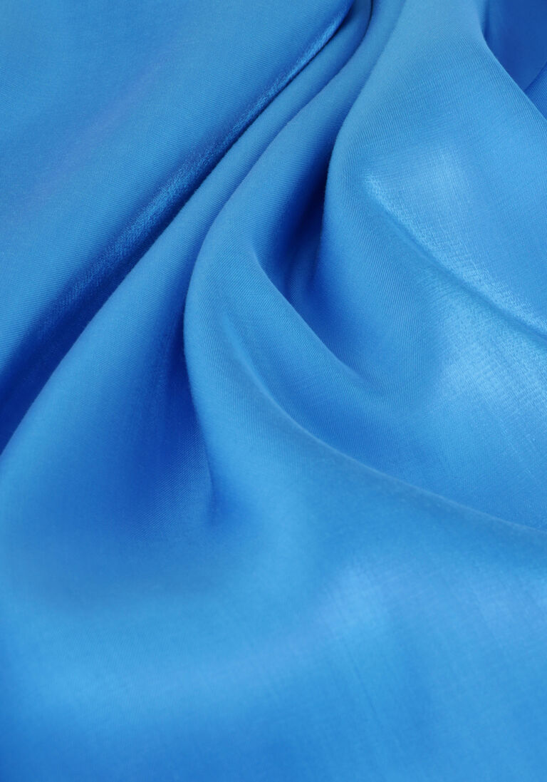 ALIX THE LABEL blauwe alix the label blouse ladies woven shiny satin blouse