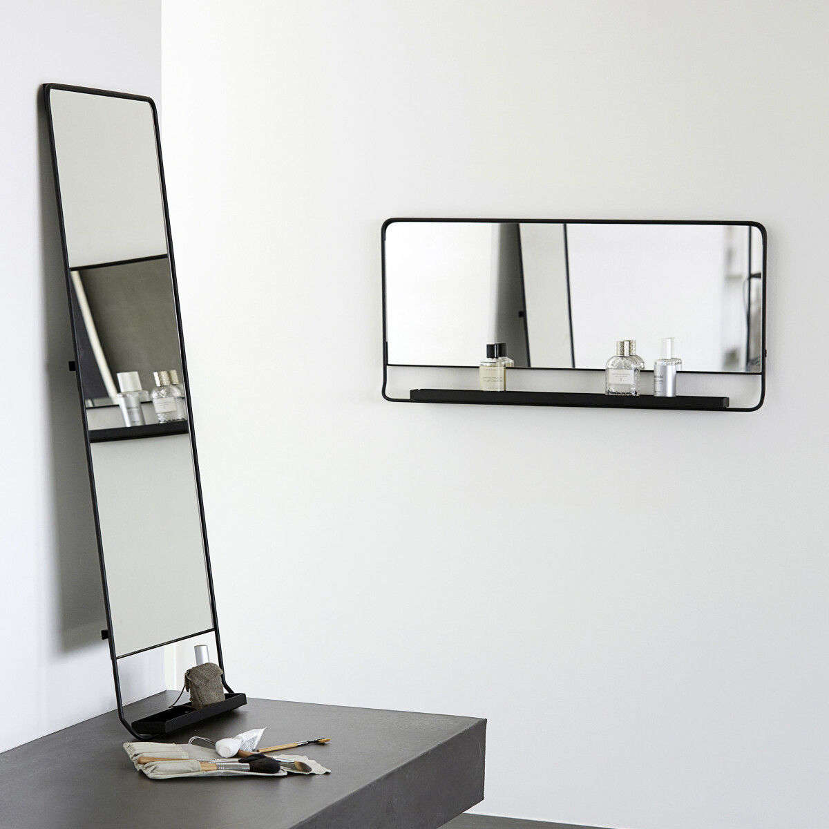 House Doctor - Spejl Med Hylde - Chic - Sort - 40X80 CM