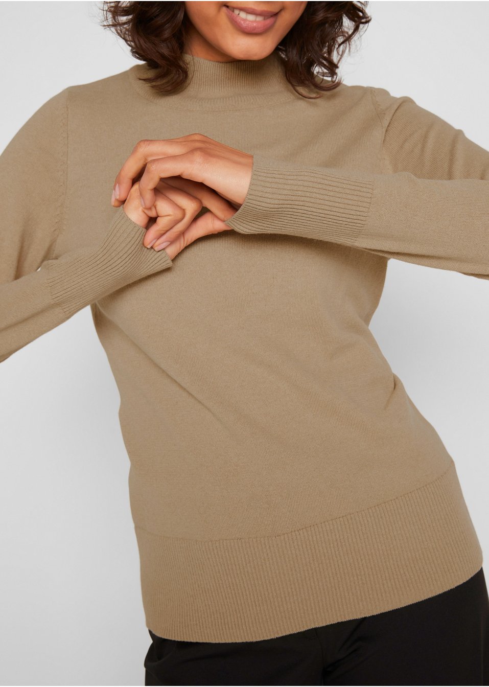 Pull basique en fine maille à col montant