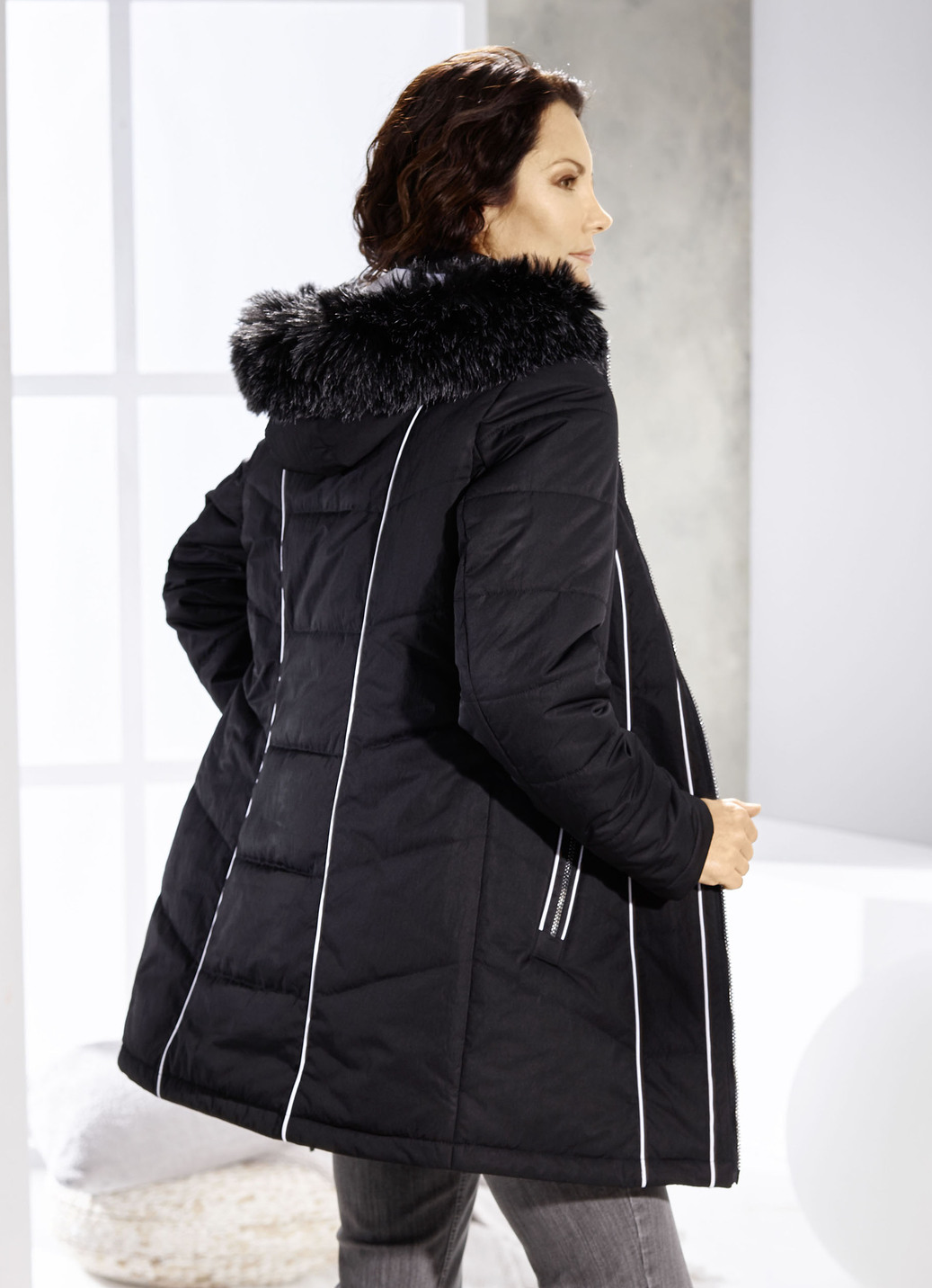 Jacke mit Kontrastpaspelierungen