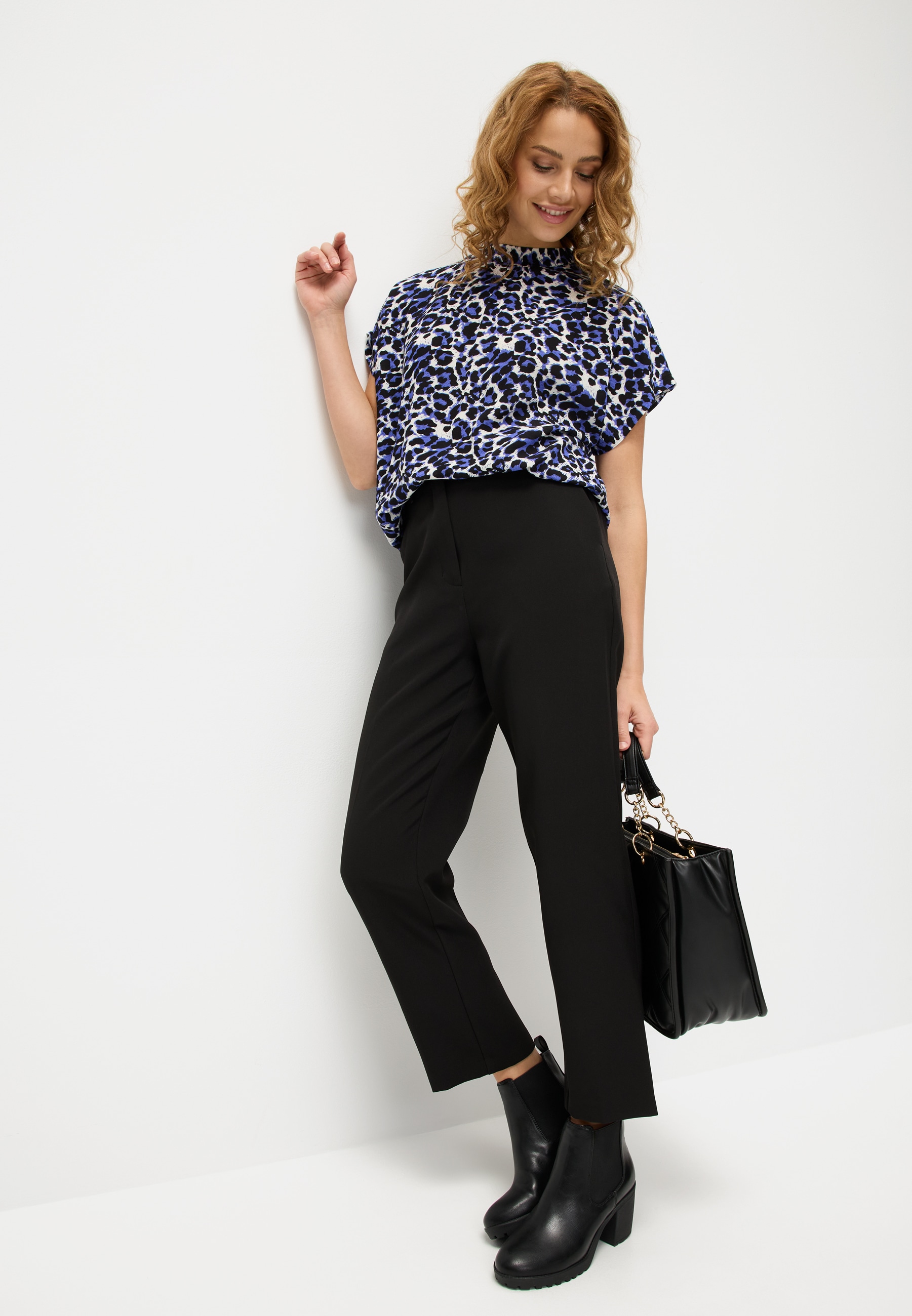 LASCANA Kurzarmbluse , mit Alloverdruck, Damenbluse, sportlich elegant