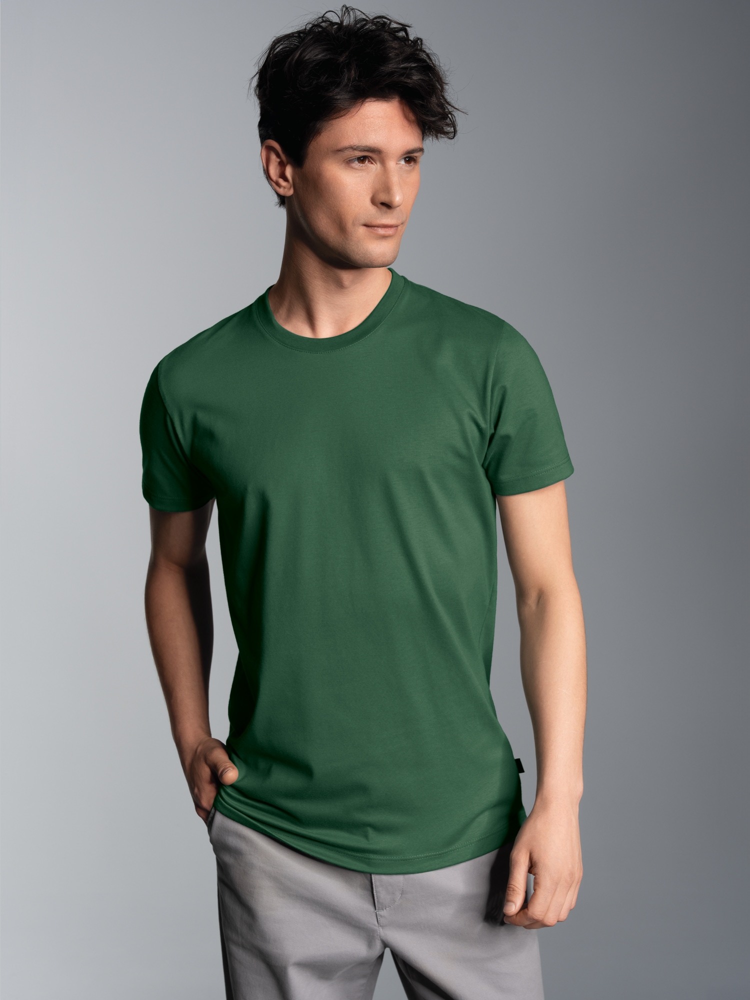 Slim Fit T-Shirt aus DELUXE Baumwolle Efeu