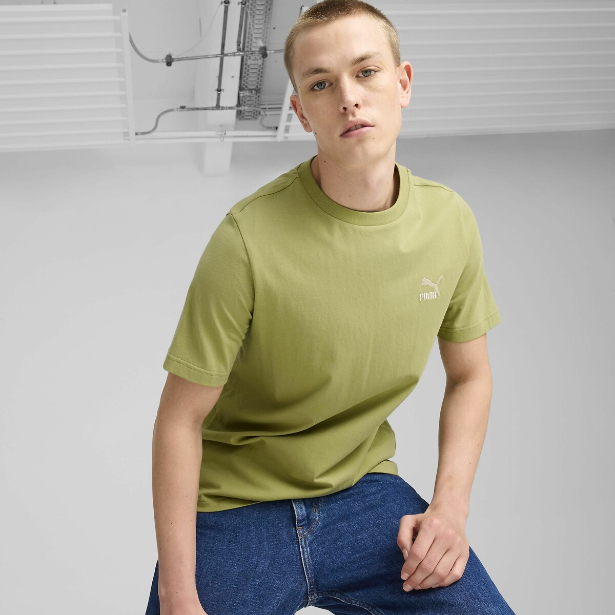 PUMA<br>Camiseta de manga curta com logotipo pequeno