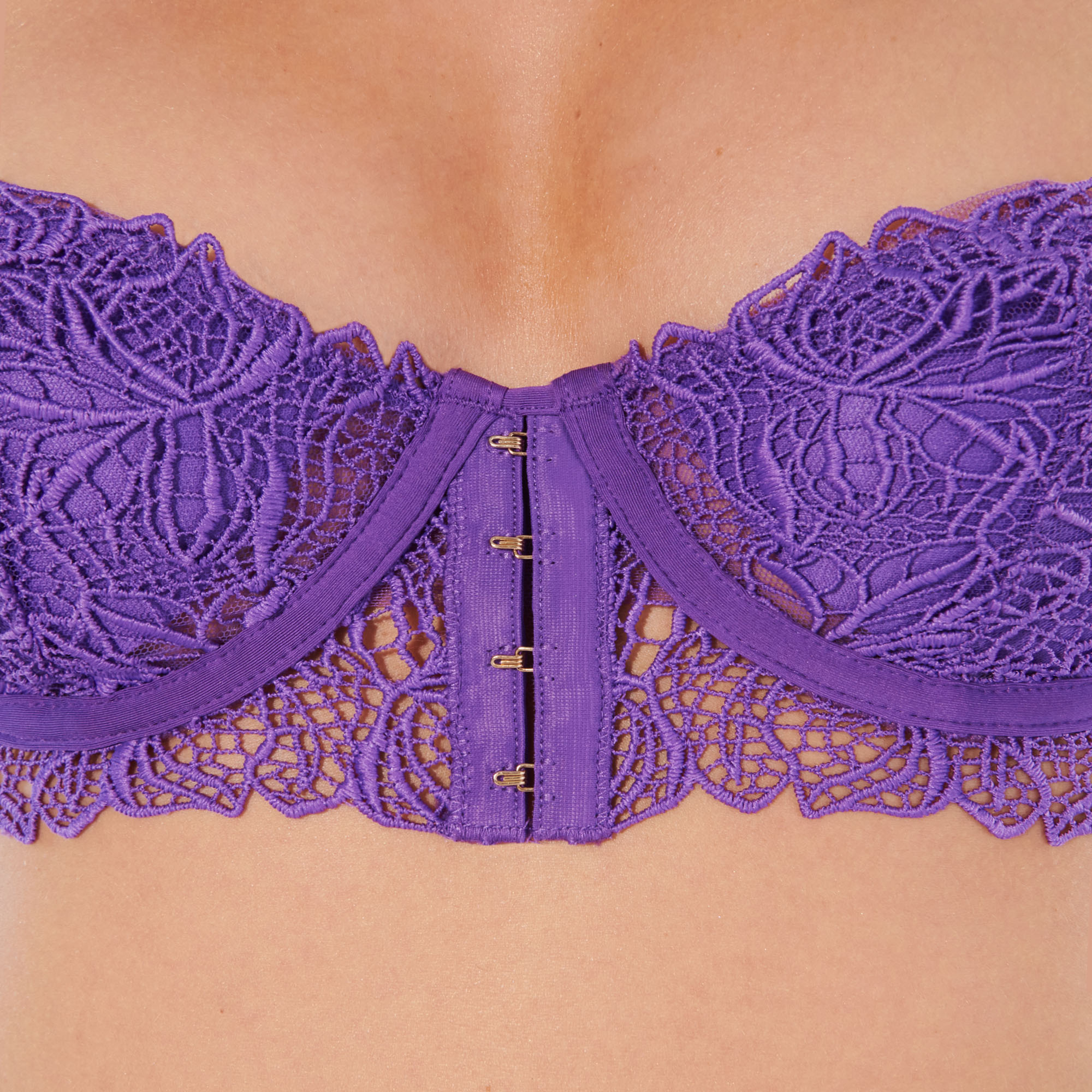 Bustier corbeille en guipure